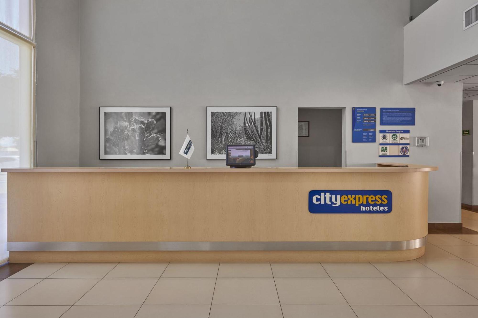ホテル シティ エクスプレス シウダード オブレゴン Ciudad Obregón エクステリア 写真